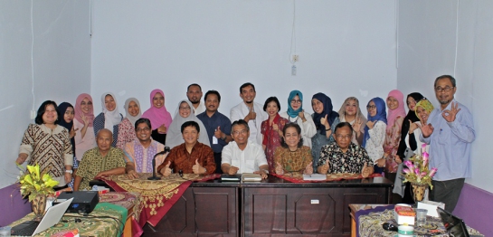 Staf dosen Departemen ITSL mengikuti konsinyasi untuk mempersiapkan akreditasi internasional ASIIN